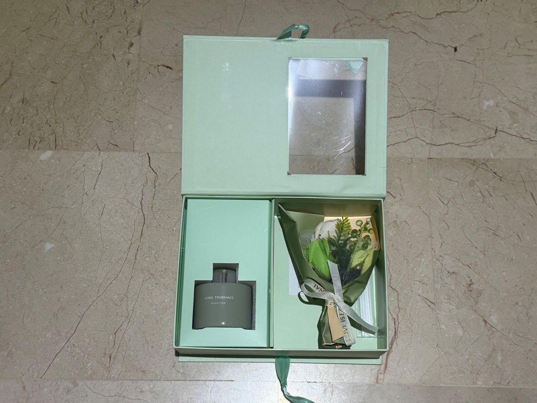Diffuser Gift Set (Category: Fragrance & Deodorants) located in Singapore. Submitted by withered.x (Listing ID 1441537964, Image 2). Description: Diffuser Gift Set. Includes 120ml fragrance & small bouquet. Mint green box with ribbon. Fresh, invigorating scent. Perfect for gifts!.