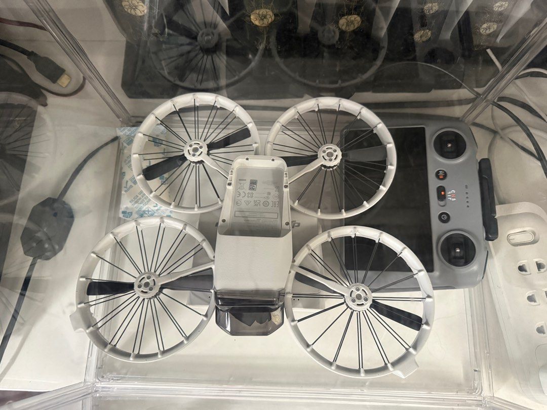 dji flip combo with dji mini mic (Category: Drones) located in Cavite. Submitted by jd0217 (Listing ID 1441388824, Image 3). Description: dji flip combo and dji mini mic both in excellent condition complete accessories,receipt manual 3 sets of batteries dji flip bag controller see attached photos dm for more details,video serious buyer only☺️thanks! rfs: ndi po nggamit .