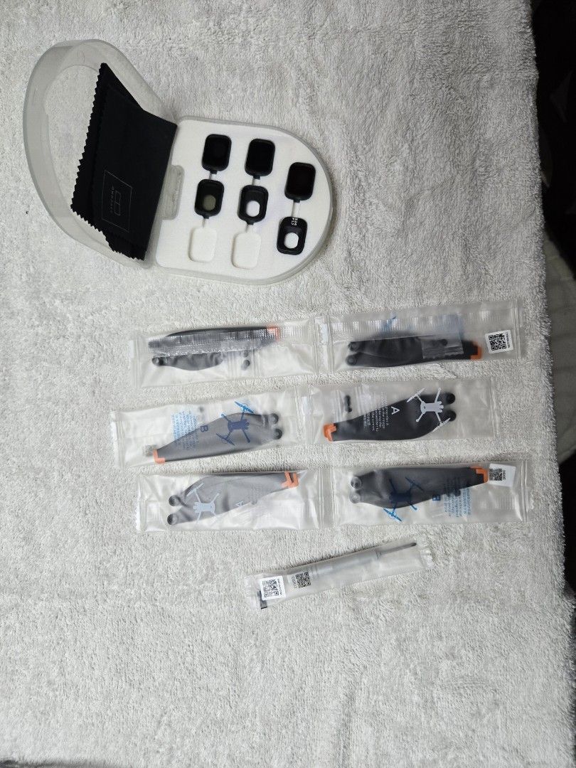 DJI Mini 3 Pro Drone Fly More Combo Plus with Goggles (Category: Drones) located in Quezon City. Submitted by decluttering.bargain (Listing ID 1441389269, Image 3). Description: - DJI Mini 3 Pro Drone - Fly More Combo Plus package - Includes DJI Goggles 2 - Controller with built-in screen - Extra propellers included - ND filters for enhanced shooting - Everything you need to start flying.
