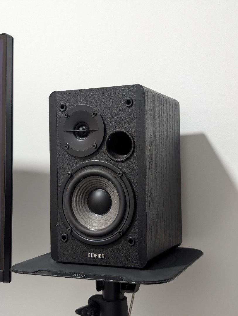Edifier Bookshelf Speakers with Remote473075664038799361