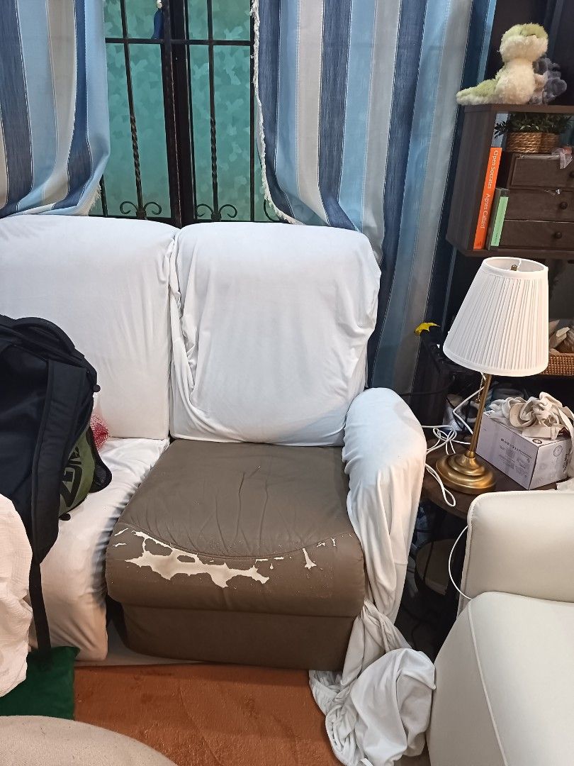 Extendable sofa (Category: Sofas) located in Singapore. Submitted by coolios98 (Listing ID 1441537563, Image 2). Description: Super old but the pull over extender stil works. Pls collect urself at 545203. Don't ask questions just take I have 2 versions of the sofa cover, orange as well. Can give for free .
