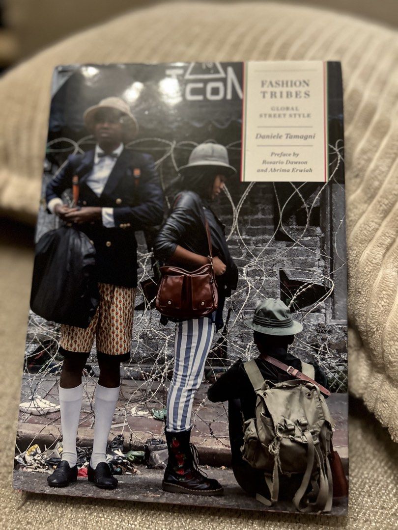 Fashion book (Category: Magazines) located in Taguig. Submitted by uniquefindsmnl (Listing ID 1441568273, Image 1). Description: .