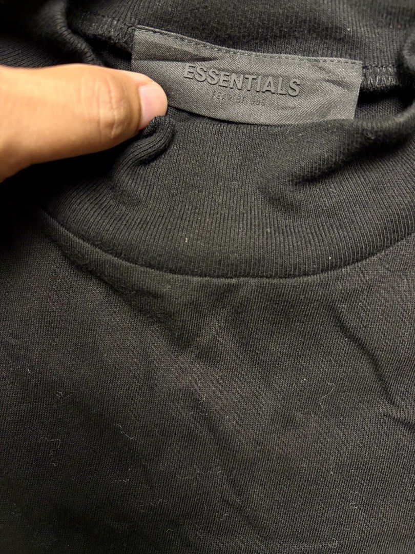 Fear of God oversized tee (Category: Tshirts & Polo Shirts ) located in Manila. Submitted by navarrojov61988 (Listing ID 1441519449, Image 3). Description: Fear of God oversized tee.