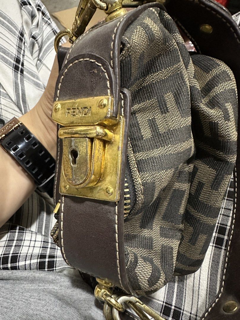 FENDI SLING BAG (Category: Luxury Bags & Wallets) located in Davao. Submitted by ukaysbestdavao_teffany (Listing ID 1441445138, Image 3). Description: .
