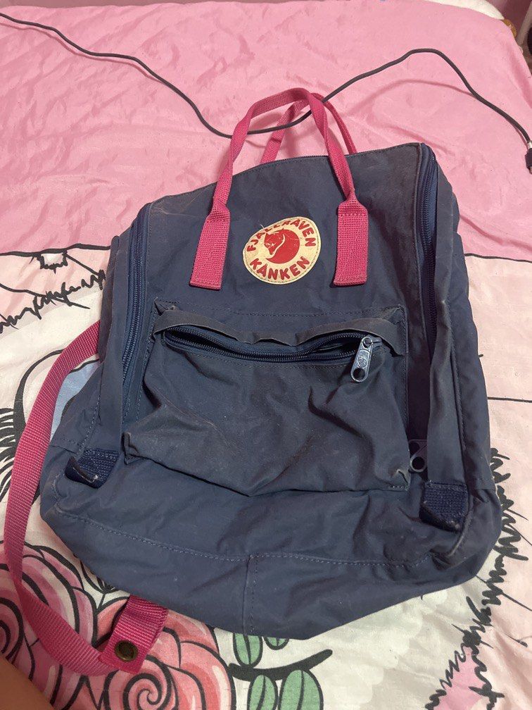 FJALL RAVEN BAG (Category: Backpacks) located in Singapore. Submitted by yw.love (Listing ID 1441493758, Image 1). Description: .