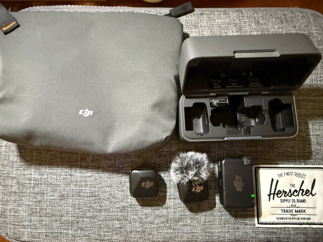 dji mic excellent condition (Category: Microphones) located in Cavite. Submitted by jd0217 (Listing ID 1441389461, Image 2). Description: dji mic with complete accessories pouch receipt rfs: ndi po nggmit serious buyer only☺️thanks! dm for more details .