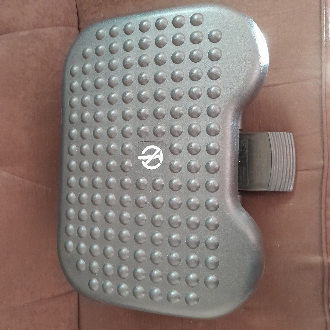 Ergonomic Foot Rest (Category: Massage Devices) located in Bacoor. Submitted by fordolaser16333 (Listing ID 1441405235, Image 1). Description: Ergonomic Foot Rest.(good as new) orig price is P1900 - Textured surface with small bumps for effective foot massage - Dark grey color - Helps alleviate foot fatigue - Ideal for use at home or in the office.