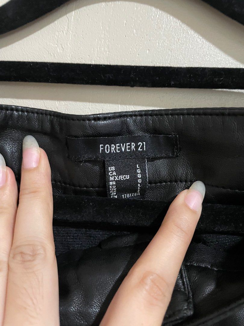 Forever 21 leather skort (Category: Shorts) located in Tacloban City. Submitted by armann9 (Listing ID 1441404541, Image 2). Description: perfect for night out guys! runs large but can fit to medium with belt for styling. ☺️.