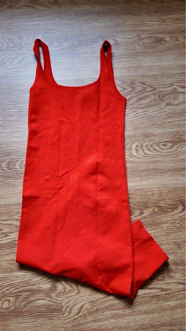 Forever 21 Red Tank Dress (Category: Dresses) located in Manila. Submitted by ayahcabritit (Listing ID 1441436991, Image 1). Description: - Forever 21 red tank dress - Simple and classic design - Stretchy fabric for comfort - Versatile for casual wear or layering - Easy to style up or down.