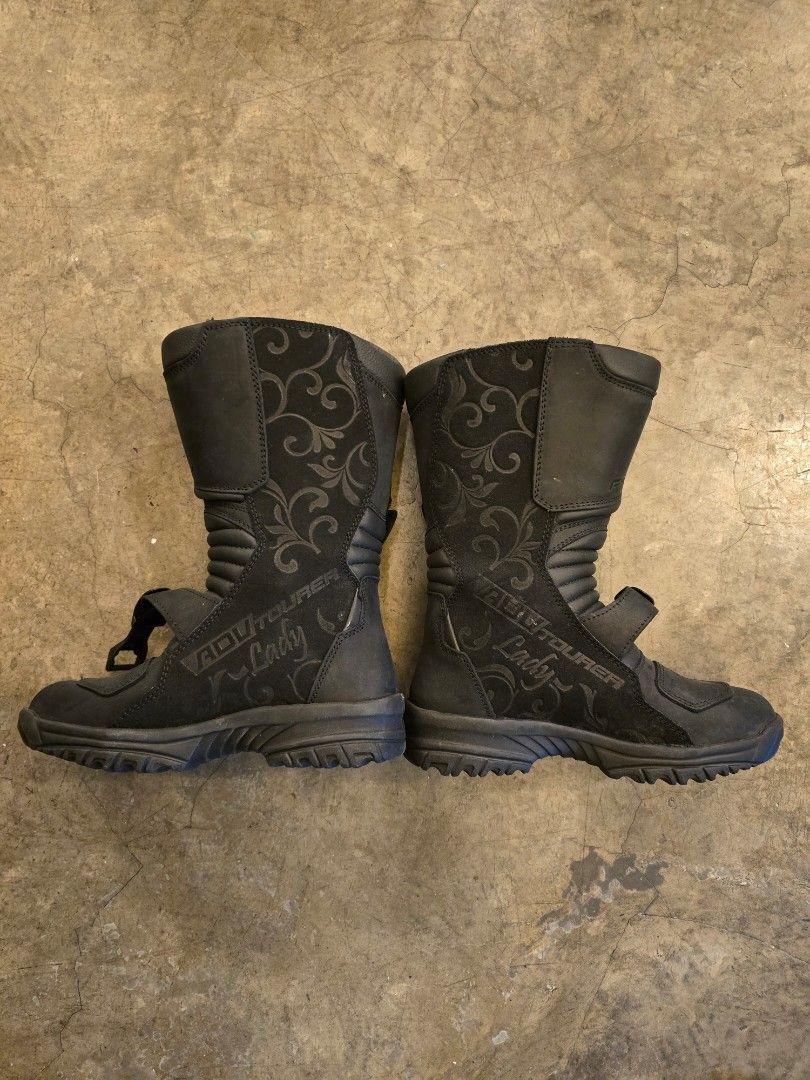 Forma ADV Tourer Lady Dry Motorcycle Boots (Category: Boots) located in Pasig City. Submitted by peliniojaps (Listing ID 1441497501, Image 1). Description: - Forma ADV Tourer Lady Dry boots - Ideal for adventure touring - Waterproof and durable construction - Used once - like new - nego.