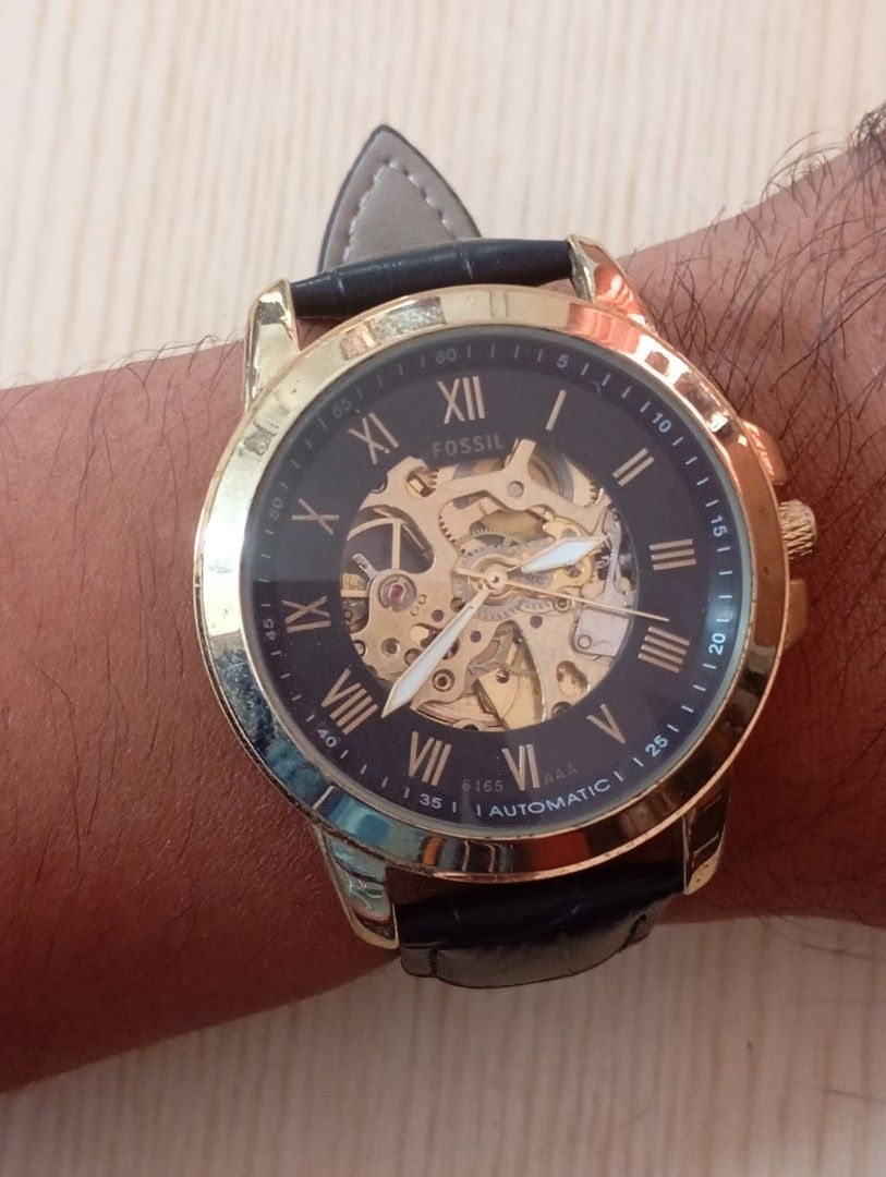 Fossil automatic (Category: Men's Watches) located in Las Pinas. Submitted by quick_deals_great_finds2 (Listing ID 1441459505, Image 3). Description: Original good working condition.