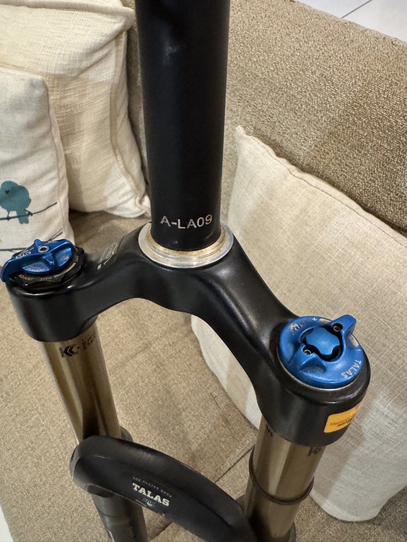 Fox Talas Mountain Bike Suspension (Category: Bicycles) located in Paranaque City. Submitted by Hitagi02 (Listing ID 1441563656, Image 3). Description: Fox 32 TALAS Factory Series • Genuine Kashima Coat • FIT Damper • TALAS Travel Adjust • 150mm Travel • 26” Wheel Size • Straight 1⅛ Steerer • Stanchions in good condition • Includes axle • Normal cosmetic wear from use RFS: Not being used Viewing/testing welcome. ₱11,000 negotiable.