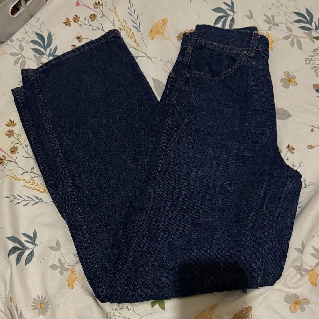 FREE SF❤️Uniqlo U Wide Fit Jeans Dark Wash Denim (Category: Jeans) located in Bacnotan. Submitted by getthriftywithme (Listing ID 1441581239, Image 3). Description: - Uniqlo U Wide Fit Jeans - Dark Wash Denim - High-Waisted Style - Straight Leg Cut - Classic Five-Pocket Design - Button and Zip Closure - Perfect wardrobe staple - Easy to style up or down.
