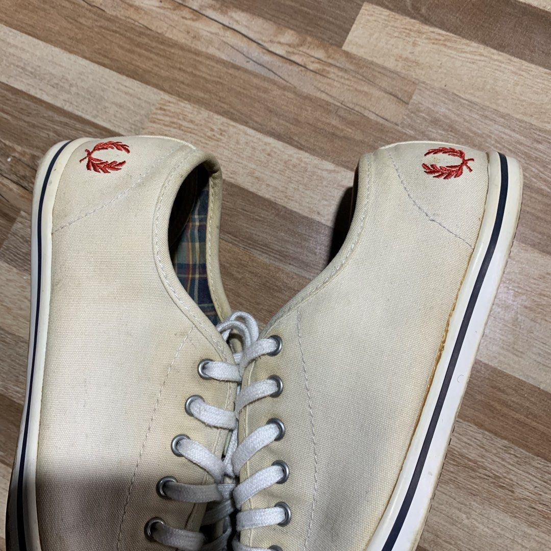 Perry Freed Freed Perry Classic Low Logo Shoes, Fesyen Wanita, Sepatu di Carousell