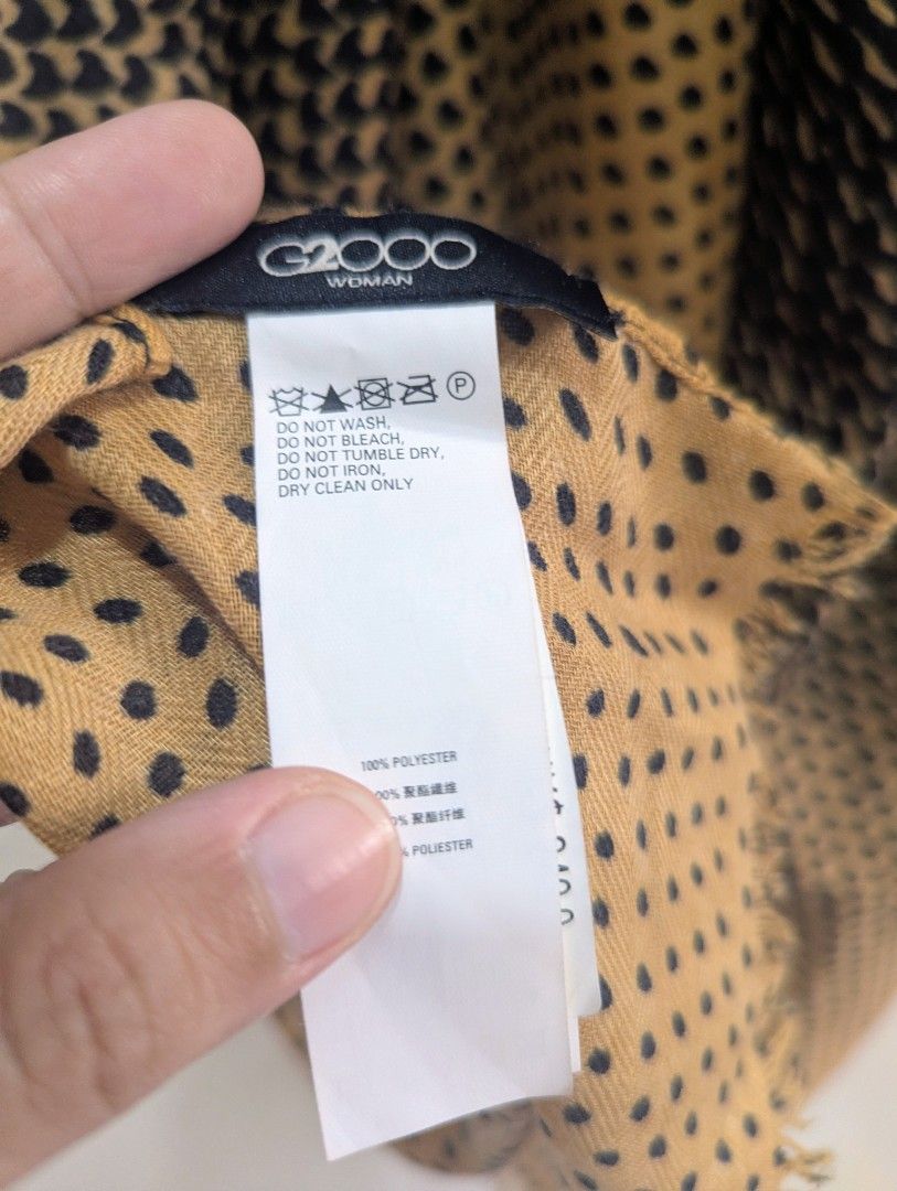G2000 Woman Scarf (Category: Scarves) located in Manila. Submitted by artimakulit (Listing ID 1441394206, Image 2). Description: - Brand: G2000 Woman - Color: Black and tan gradient with small dot pattern - Material: 100% Polyester - Features: Fringed edges - Size: Approximately 180cm x 90cm - Style Tip: Adds a pop of color and sophistication to any outfit.