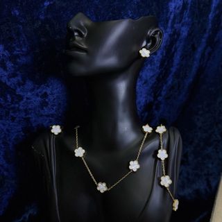 (Category: ) located in . Submitted by lunoxjewels (Listing ID 1441380323, Image 1). Description: .