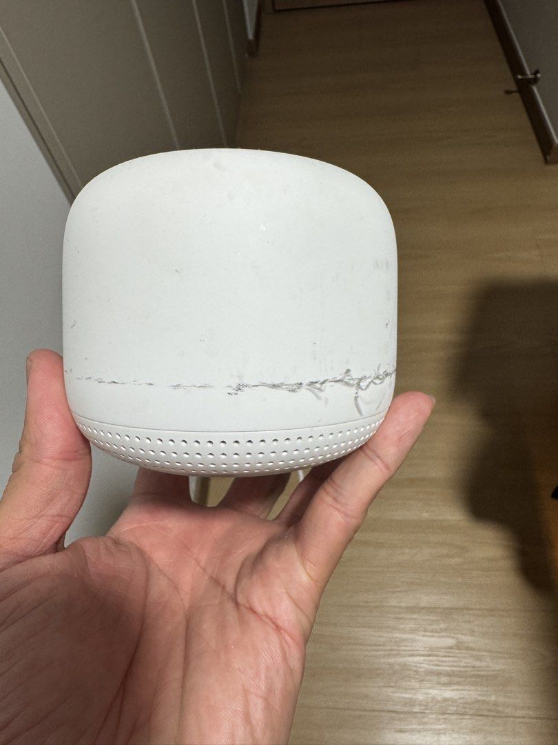 Google Nest Wifi Router + 2 Google Nest Point