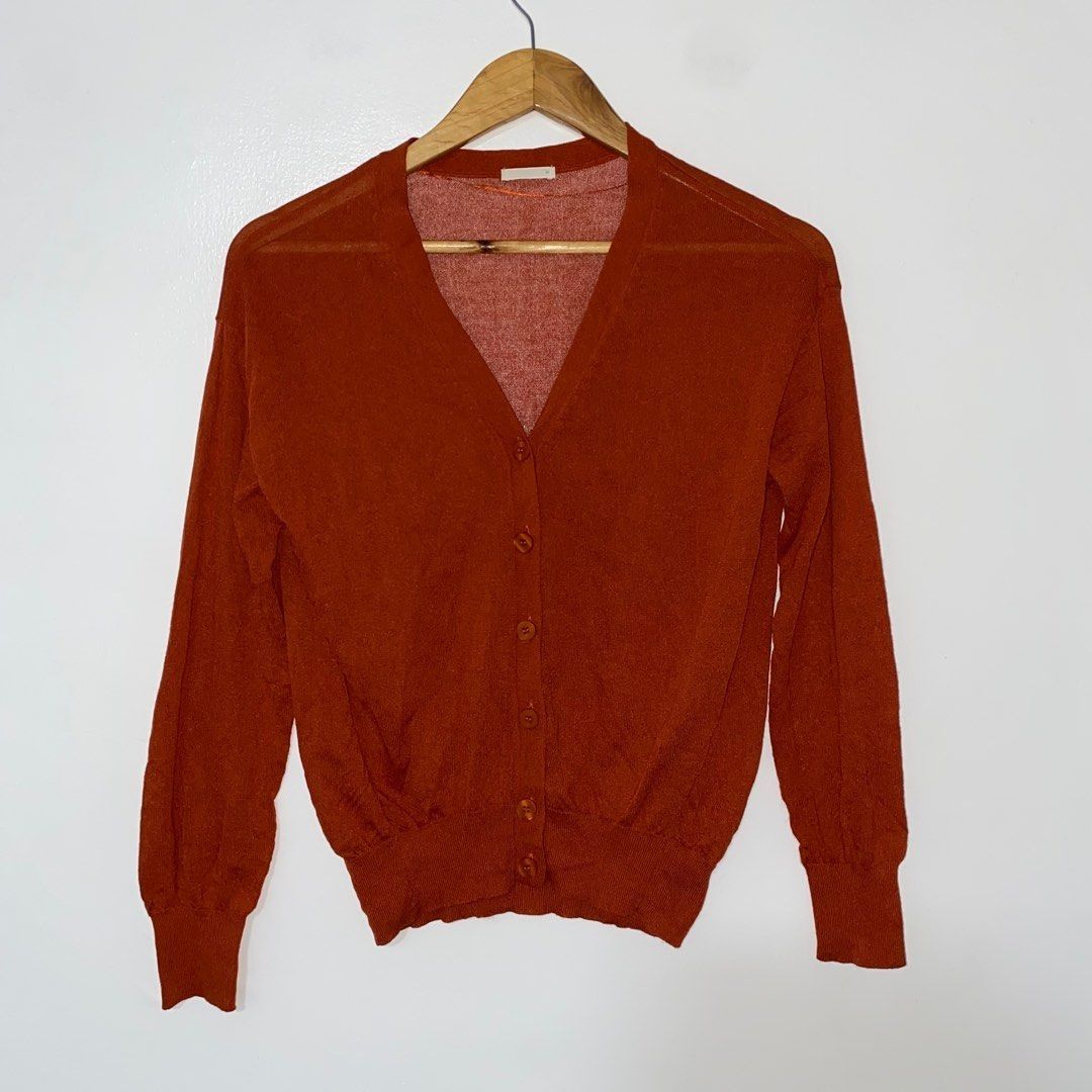 GU by Uniqlo cardigan button down sweater comfy rust orange (Category: Coats, Jackets and Outerwear) located in Manila. Submitted by whiteforesttea178 (Listing ID 1441385231, Image 1). Description: fits medium to semi large, stretchy BEFORE INQUIRING — PLEASE READ‼️ 🚫 No extra pics. If it’s posted, it’s available — no need to ask! 👀 Seeners & lowballers = blocked. 📍 Location: Cembo, Taguig / Makati 🚚 Shipping: Mostly weekends only 🕓 No rush 