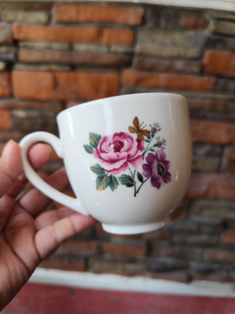 Hanae Mori Mug (Category: Coffee & Tea Tableware) located in Dipolog. Submitted by thriftteata (Listing ID 1441405871, Image 1). Description: vguc ‼️Mindanao.