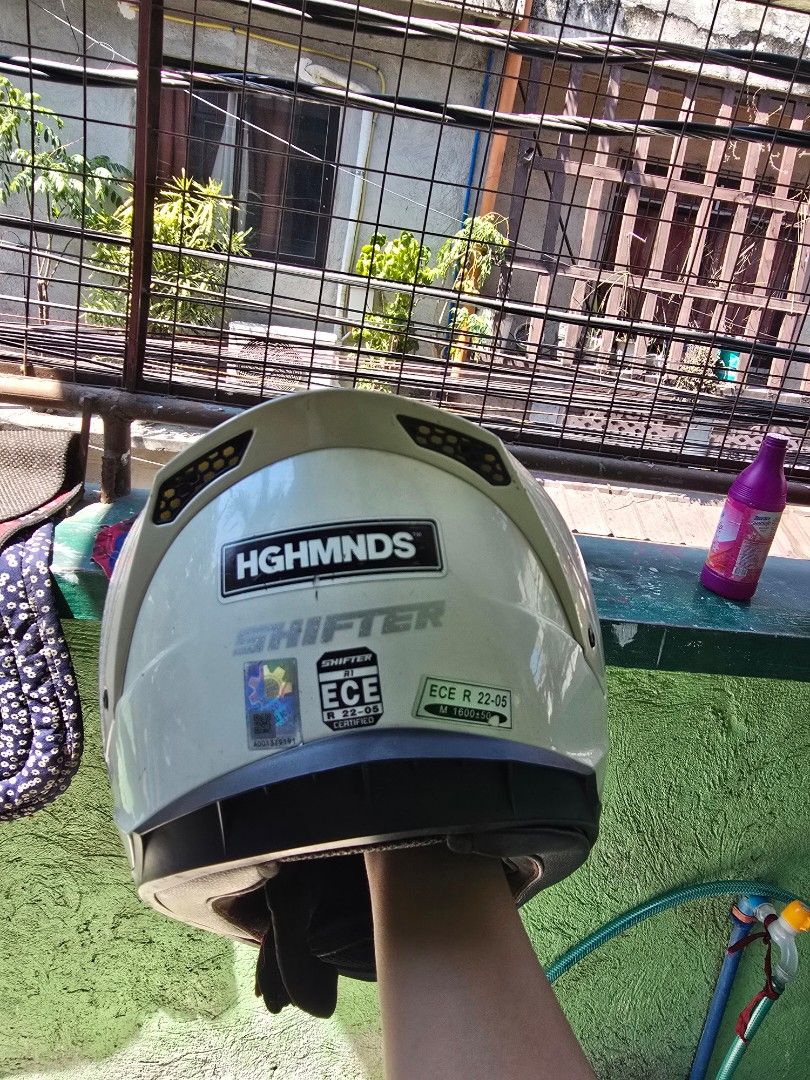 HELMET FOR SALE USED (Category: Helmets and other Riding Gears) located in Manila. Submitted by chinitanegosyante (Listing ID 1441380857, Image 2). Description: Shifter R1 Pearl White 🔥 Fullface Dual Visor 2nd hand with signs of usage and needs cleaning.