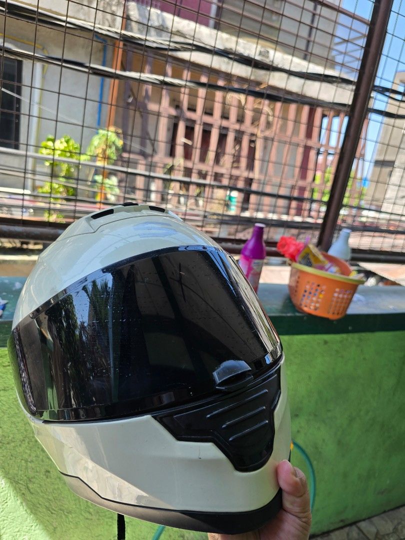 HELMET FOR SALE USED (Category: Helmets and other Riding Gears) located in Manila. Submitted by chinitanegosyante (Listing ID 1441380857, Image 1). Description: Shifter R1 Pearl White 🔥 Fullface Dual Visor 2nd hand with signs of usage and needs cleaning.