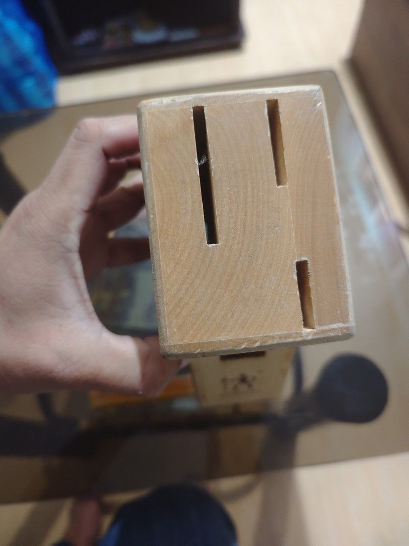 Henckels knife rack as is (Category: Knives & Chopping Boards) located in Manila. Submitted by georgelmar99205 (Listing ID 1441578410, Image 3). Description: .