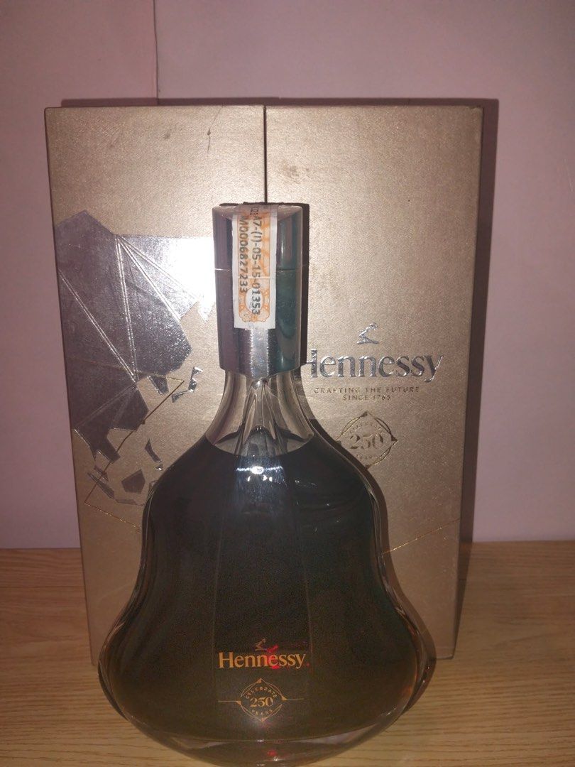 Hennessy limited edition (Category: Beverages) located in Paranaque City. Submitted by emers08 (Listing ID 1441382806, Image 2). Description: Limited edition .