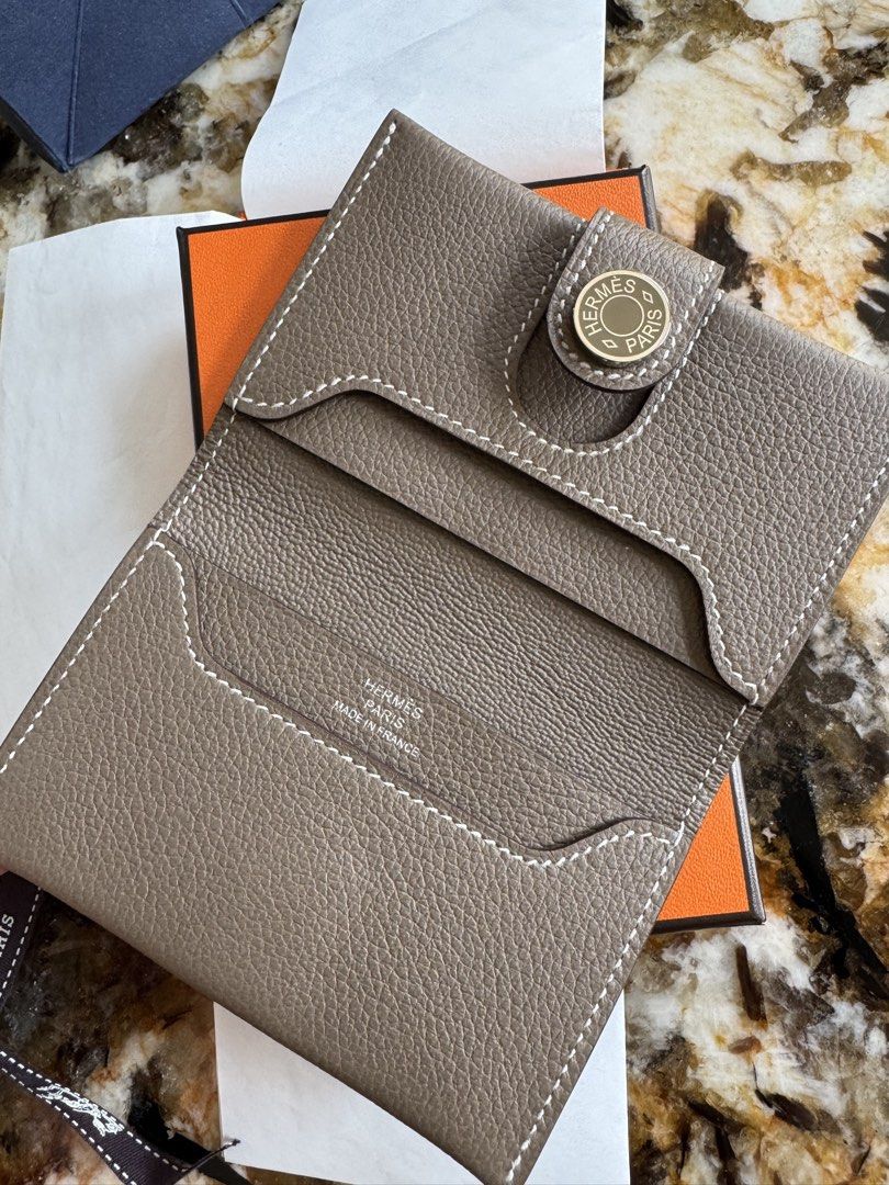 Hermes RMS Card Holder (Etoupe) (Category: Luxury Bags & Wallets) located in Manila. Submitted by hellonixxx (Listing ID 1415889449, Image 1). Description: Brand new and most sought after color 💖 Color: Etoupe Leather: Evercolor Calfskin - snap closure - 2 credit card slots on each side With box and paperbag Guaranteed authentic.