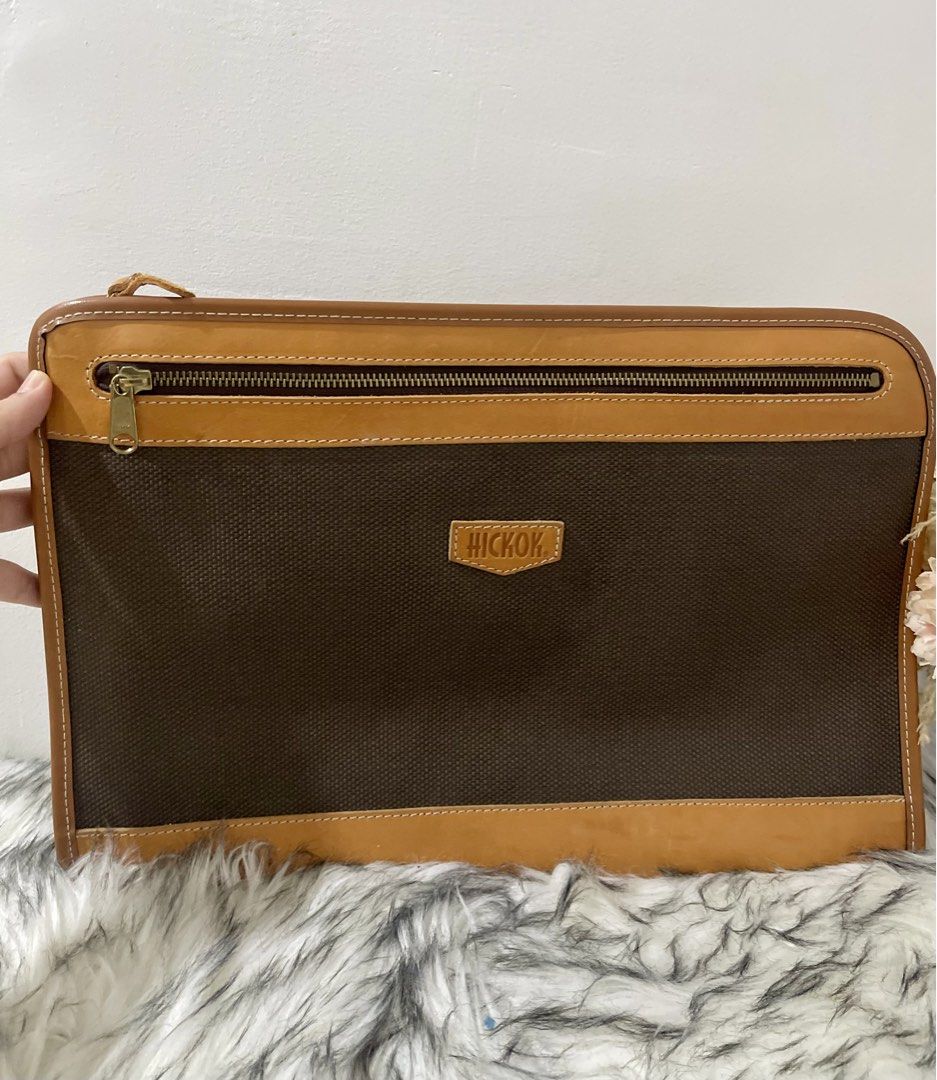 Vintage Hickok Document Clutch / Laptop Sleeve (Excellent Condition) (Category: Belt bags, Clutches and Pouches) located in Teresa. Submitted by savvyonbranded (Listing ID 1441584438, Image 1). Description: 10.5 x 15.5 inches .