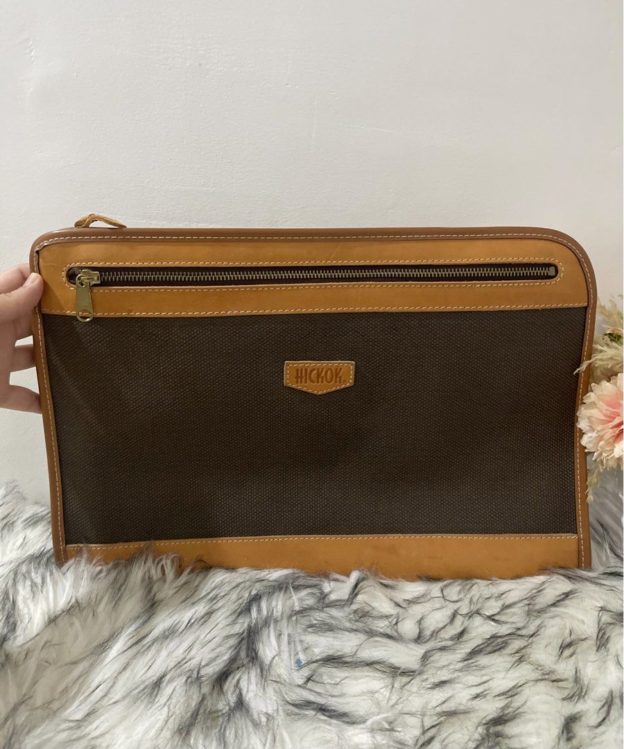 Vintage Hickok Document Clutch / Laptop Sleeve (Excellent Condition) (Category: Belt bags, Clutches and Pouches) located in Teresa. Submitted by savvyonbranded (Listing ID 1441584438, Image 2). Description: 10.5 x 15.5 inches .