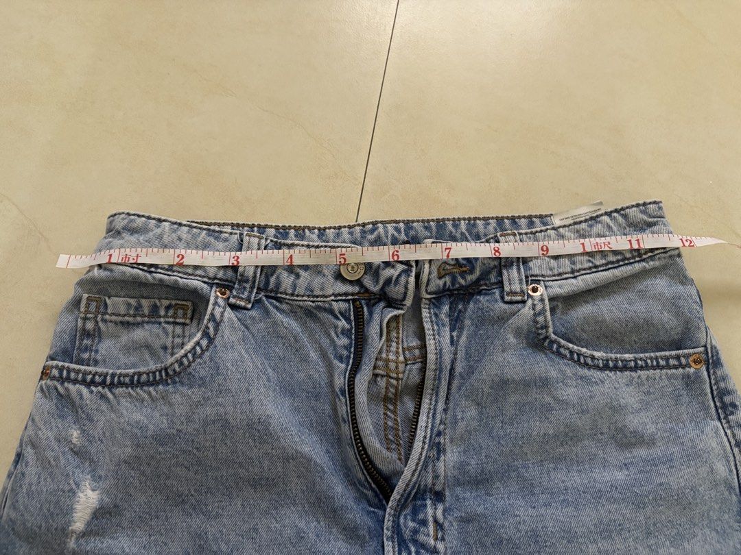 H&M - Light Wash Baggy Jeans (Category: Jeans) located in Manila. Submitted by laurtan_ (Listing ID 1441472440, Image 3). Description: Details ✨ - Style: Light wash denim jeans - Cut: Wide leg - Appx. Measurements: Waist 13 inches (26-27 in) / Length 39 inches Mode of Payment 💵 - GCash.