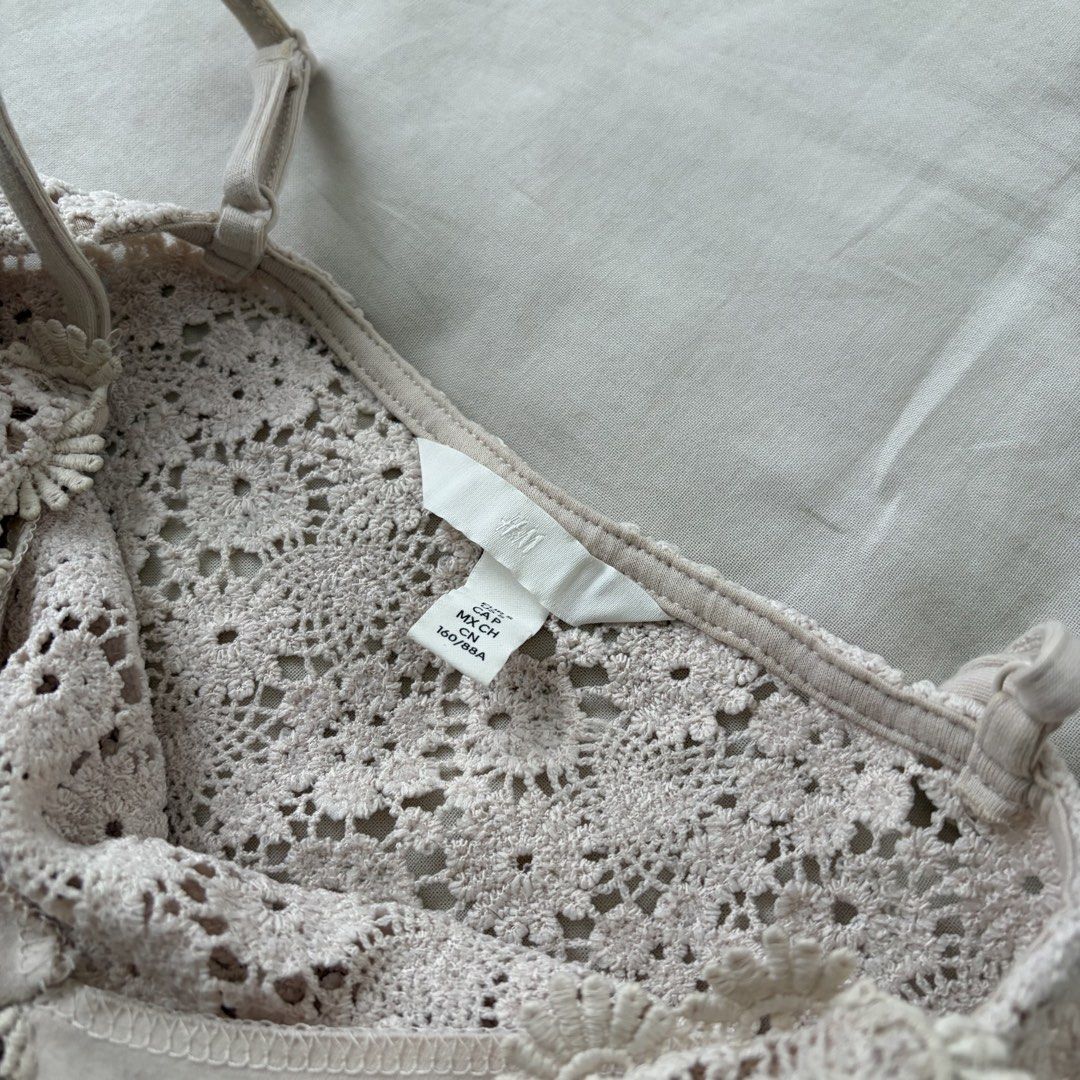 H&M Beige Crochet Lace Top (Category: Others Tops) located in San Pedro. Submitted by mossailer (Listing ID 1441487183, Image 2). Description: - v neckline - adjustable straps.