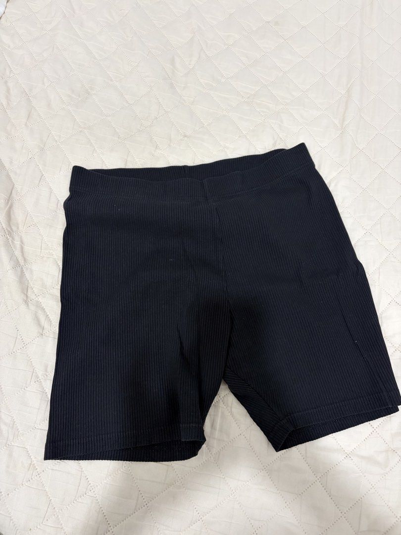 H&M Divided Black Ribbed Biker Shorts (Category: Shorts) located in Pateros City. Submitted by dendenden15 (Listing ID 1441505936, Image 1). Description: - Brand: H&M Divided - Type: Ribbed Biker Shorts - Color: Black - Size: XL - Material: Comfortable and stretchy - Origin: Made in Bangladesh - Perfect for: Workouts or casual wear - Reason for Selling: Doesn't fit anymore.