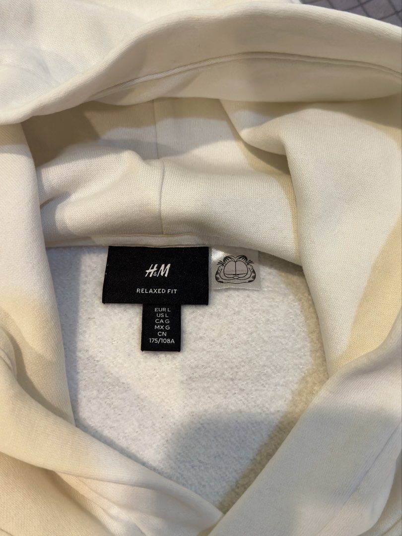 H&M Garfield Hoodie (Category: Hoodies) located in Quezon City. Submitted by brokeahhgirl (Listing ID 1441523171, Image 3). Description: No flaws Medium to Large.