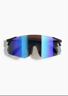 (Category: ) located in . Submitted by closetmaxxing (Listing ID 1441383262, Image 1). Description: .