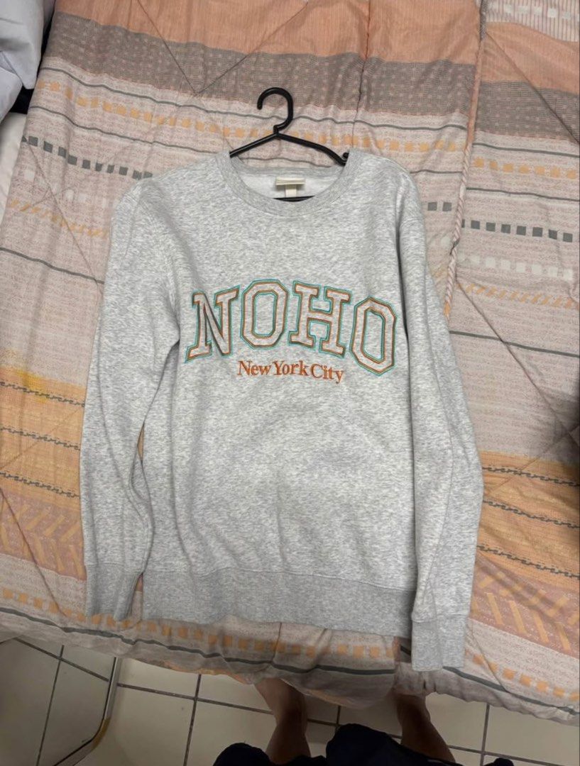 H&M Sweater (Category: Sleep and Loungewear) located in Pasig City. Submitted by snoca (Listing ID 1441396017, Image 1). Description: Size small.