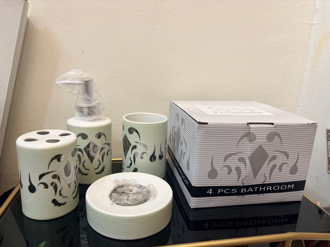 Home box UAE 4pcs set bathroom essentials (Category: Bathtub & Bath Accessories) located in Mandaluyong City. Submitted by home_box.ae (Listing ID 1441432766, Image 2). Description: .