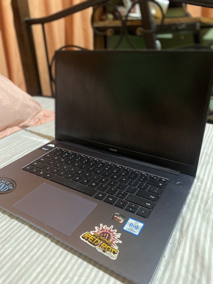 Huawei Matebook Laptop - Dark Grey (Category: Laptops & Notebooks) located in Minglanilla. Submitted by kiearaabel90584 (Listing ID 1441522014, Image 2). Description: NEGOTIABLE!!!! FREE DELIVERY (METRO CEBU & MINGLANILLA ONLY) 💻 Huawei MateBook D14 📌 Color: Space Gray • Bought for 40k in 2021 • No longer needed Specifications: • AMD Ryzen 5 3500U Processor (up to 3.7GHz) • AMD Radeon Vega 8 Graphics • 8GB DDR4 RAM • 512GB PCIe SSD • 14-inch Fu