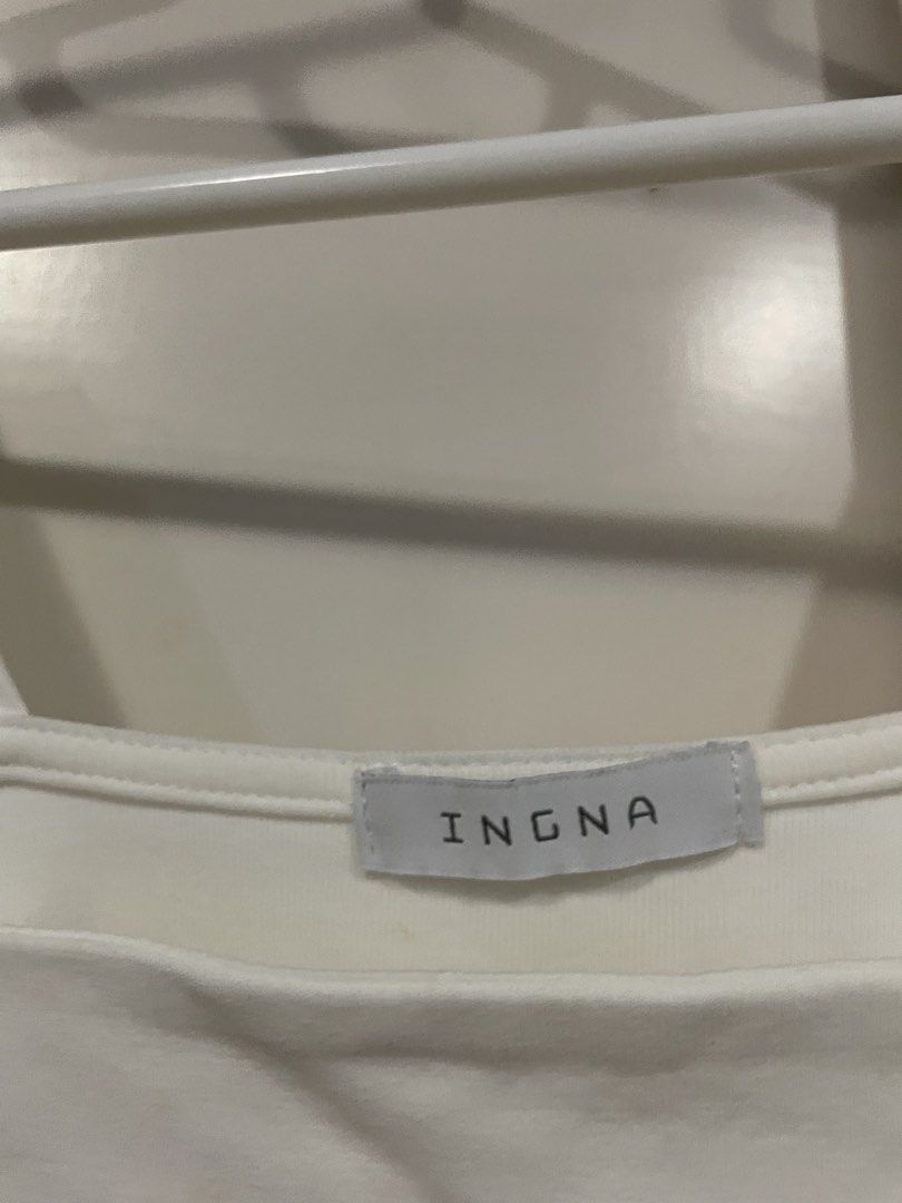 INGNA White Square Neck Sleeveless Crop Top (Category: Sleeveless) located in Makati City. Submitted by Pinksisters (Listing ID 1441410495, Image 2). Description: - INGNA white crop top - Square neckline with thick straps - Simple and clean design - Stretchy material for comfort - Perfect for layering or wearing on its own - Size: S.
