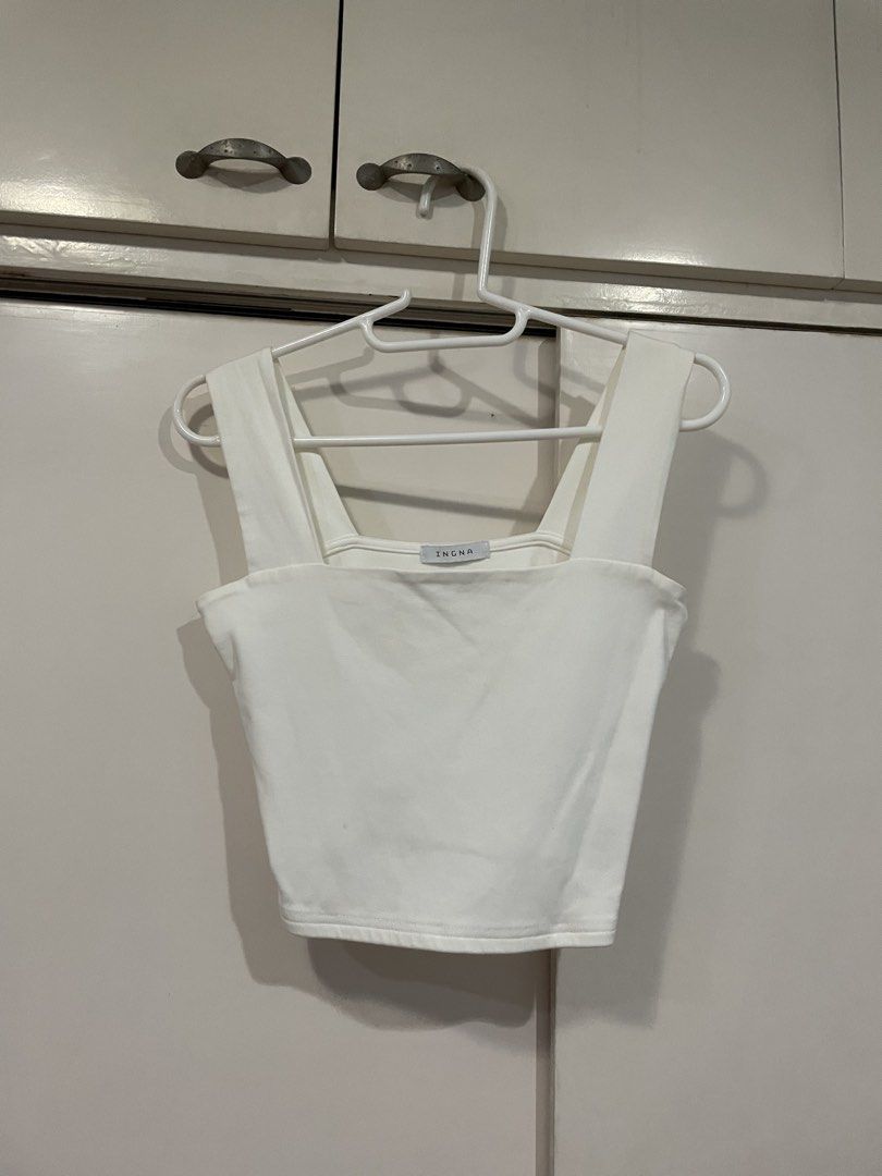 INGNA White Square Neck Sleeveless Crop Top (Category: Sleeveless) located in Makati City. Submitted by Pinksisters (Listing ID 1441410495, Image 1). Description: - INGNA white crop top - Square neckline with thick straps - Simple and clean design - Stretchy material for comfort - Perfect for layering or wearing on its own - Size: S.