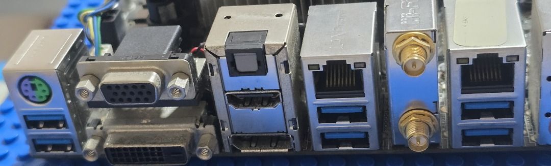 Intel Gaming Desktop i7-7700471143579386521605
