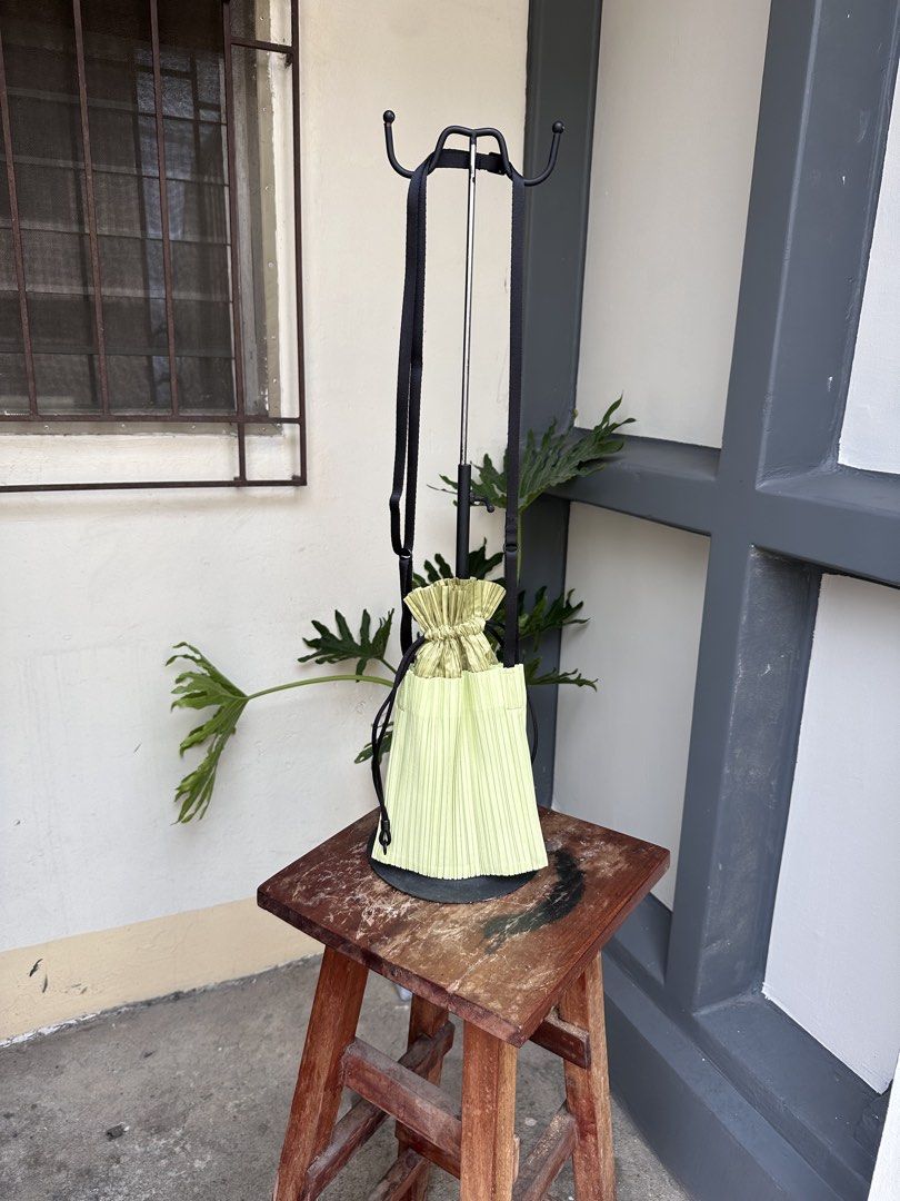 Issey miyake pleats please bag (Category: Luxury Bags & Wallets) located in Bacolod City. Submitted by thestitchph (Listing ID 1441530702, Image 1). Description: Issey miyake pleats please One size Good as new.