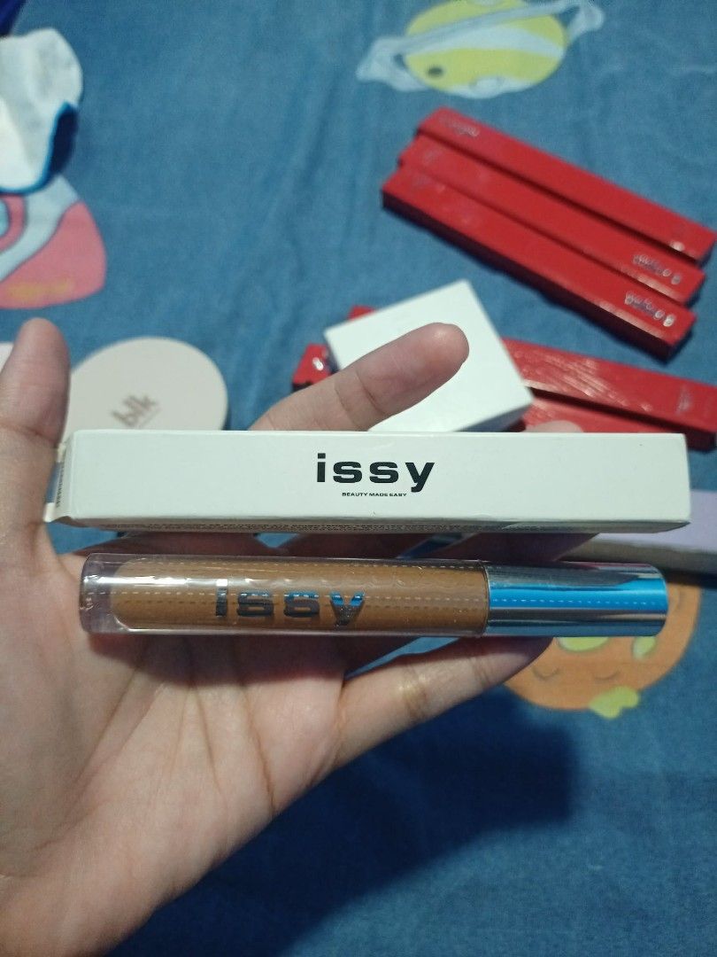 Issy Concealer YD5.5 Warm Golden Undertone (Category: Makeup) located in Los Banos. Submitted by donnaalbay47990 (Listing ID 1441548908, Image 1). Description: - Issy Concealer - Shade: YD5.5 - Undertone: Warm Golden - Purpose: Conceal and Cover - Packaging: Sleek tube with wand applicator - Benefit: Achieve a flawless complexion.