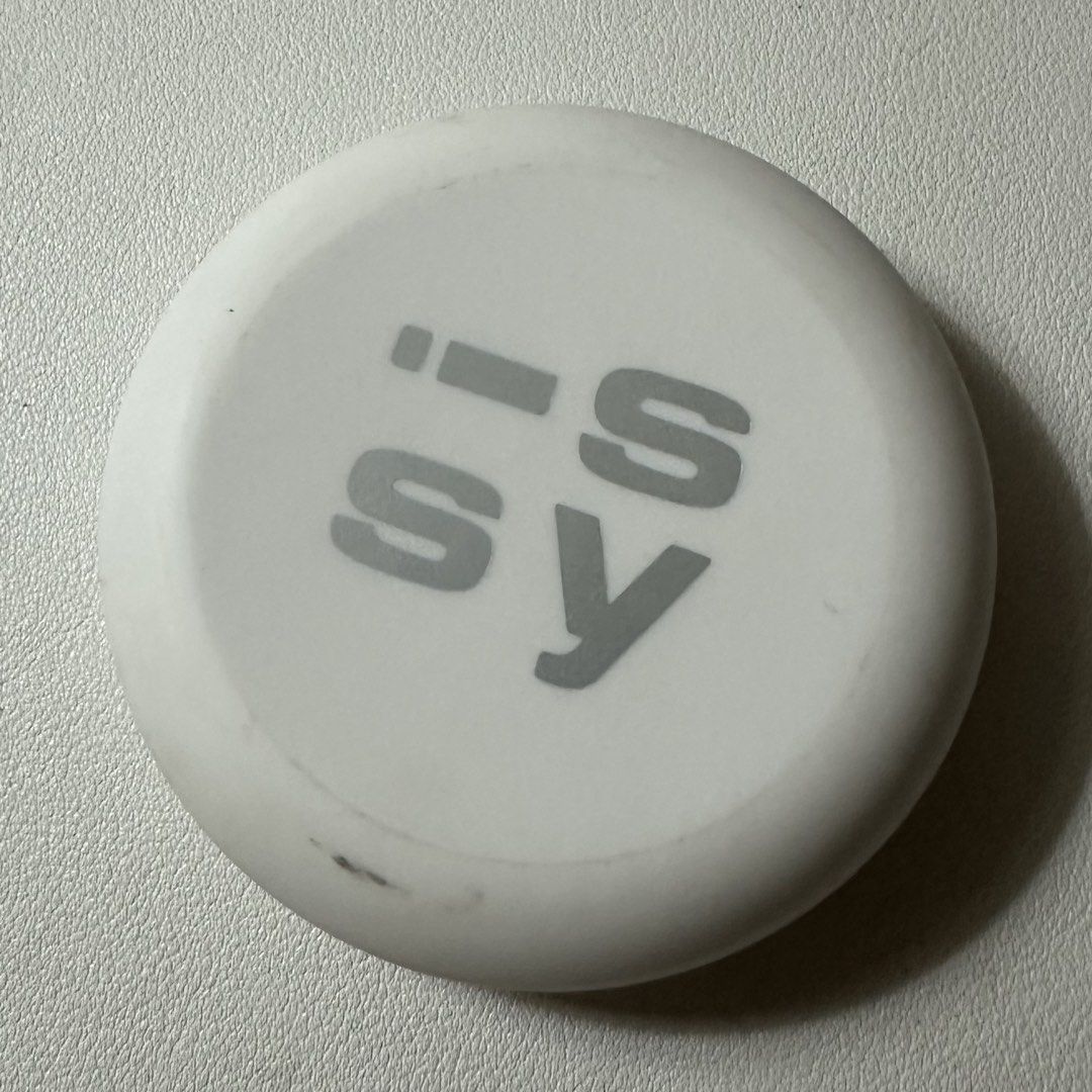 issy universal fixing powder (Category: Makeup) located in General Trias. Submitted by misasells (Listing ID 1441532455, Image 3). Description: no box, swatched only hence the sponge stain. few dirt marks on the packaging as well. .