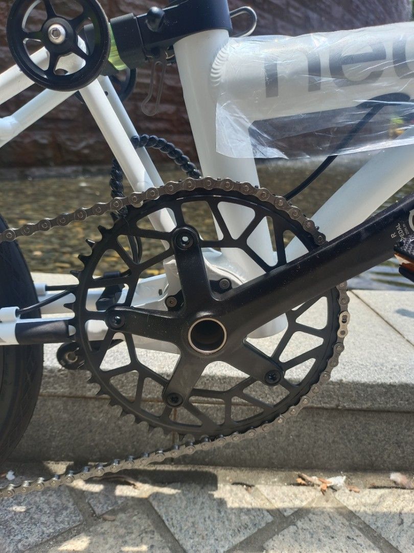 Java neo 9s （分類：單車）位於 Hong Kong。 由 tkobike09943194 提交（商品編號 1441437594，圖片 3）。簡介： Java neo 9S 16吋349紅白色 碳纖維前叉 中空曲柄 Shimano SORA 9s 機械件 前後油壓碟剎 $3980 全港九新界也可以送貨 歡迎各位pm94580998問價 將軍澳單車 📍將軍澳寶康路105-107號 香港單車館公園G51號舖 Shop G51Hong Kong Velodrome, 105 Po Hong Road, Tseung Kwan O （港鐵坑口站B出口 MTR Hang Hau Station Exit B） 將軍澳車單車館單車專門店 Tel 9458 0998 有全新摺山地車公路車摺車 出售 全新 單車公路車山地車摺車出售 另有單車出租及單車儲存服務單車倉 #將軍澳單車 #單車倉 #租單車 #摺車 ＃米奇老鼠 ＃紅白機 ＃Java。