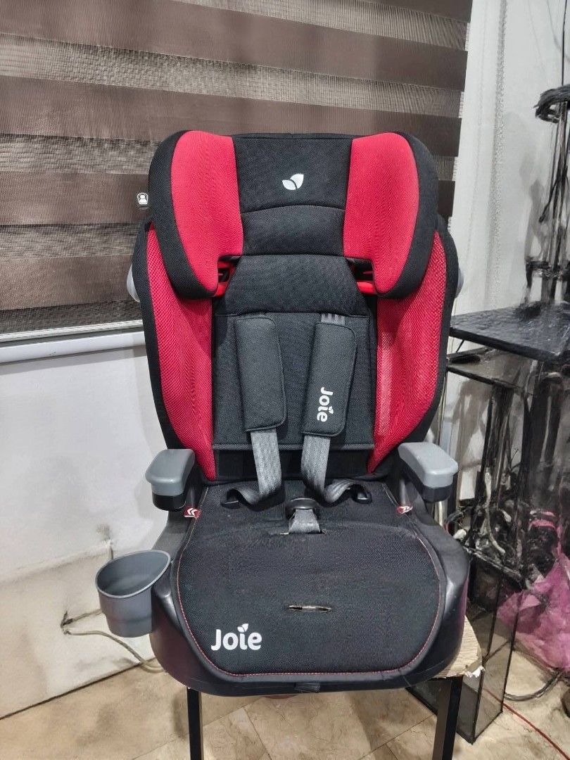 Joie Elevate Car Seat Cherry Red (Category: Car Seats) located in Manila. Submitted by meowie9 (Listing ID 1441567695, Image 2). Description: - Joie Elevate Car Seat in Cherry Red - Suitable for Group 1/2/3 (9kg to 36kg) - Designed for forward-facing use - Fits children up to approximately 12 years old - Installs using the vehicle's 3-point seat belt - ECE R44/04 certified for safety - DTI approved with ICC sticker - Features a convenient side cu