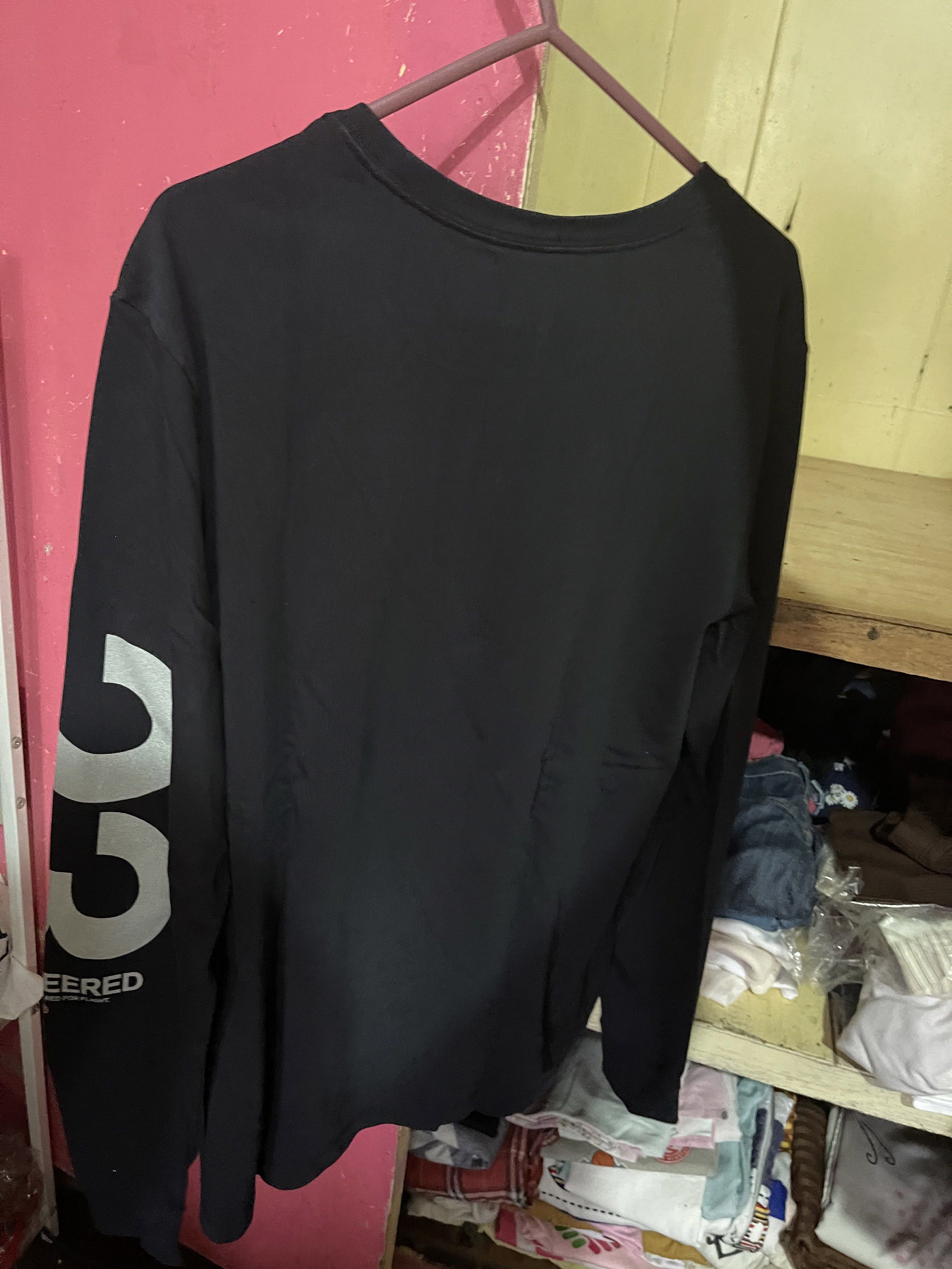 Jordan Long Sleeve T-Shirt Black (Category: Tshirts & Polo Shirts ) located in Quezon City. Submitted by rish40 (Listing ID 1441473224, Image 3). Description: - Brand: Jordan - Color: Black - Style: Long sleeve t-shirt - Graphic: '23 Jordan Engineered For Flight' on front and sleeve - Size: L - Origin: Made in China - Ideal for: Casual wear or sports.