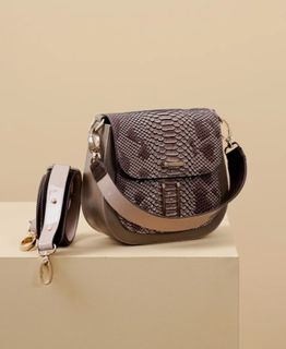 (Kategori: ) berada di . Dikirim oleh de___clutter (ID iklan 1441468211, Gambar 1). Deskripsi: .