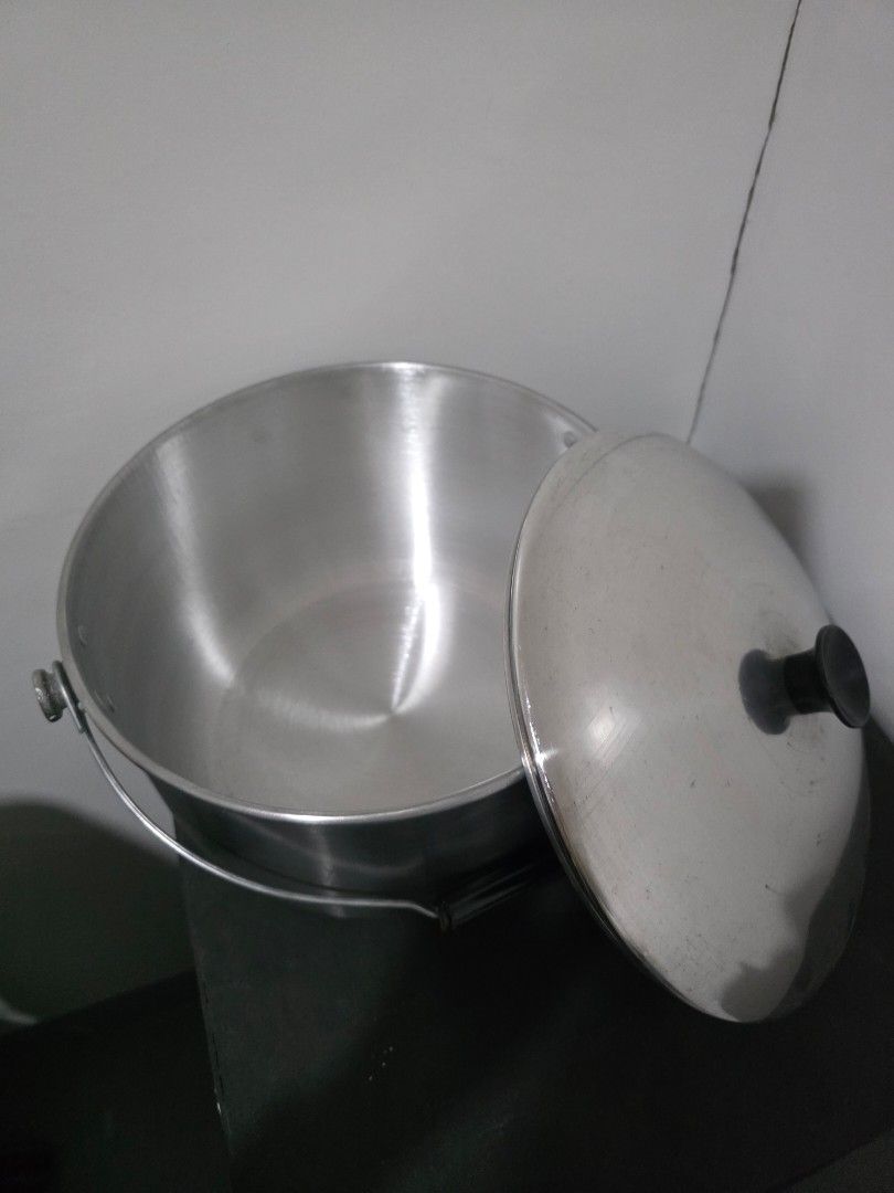 Kaldero (Category: Cookware & Accessories) located in Quezon City. Submitted by tepai (Listing ID 1441446455, Image 3). Description: Kaldero with cover and handle bulk orders are welcome. free delivery for 500pcs and above (metro manila).