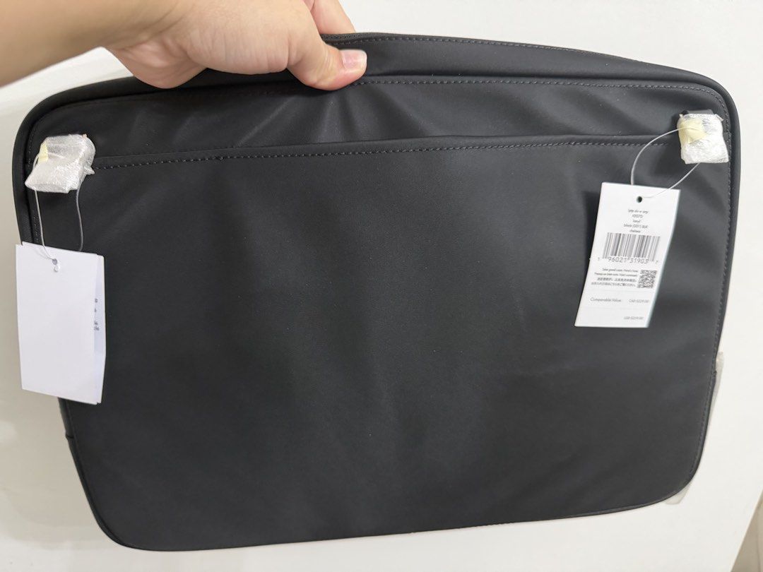 Kate spade laptop bag (Category: Laptop Bags & Sleeves) located in Singapore. Submitted by andthenublink (Listing ID 1426586902, Image 3). Description: Brand new from Kate spade Comes with strap Includes smart pac .